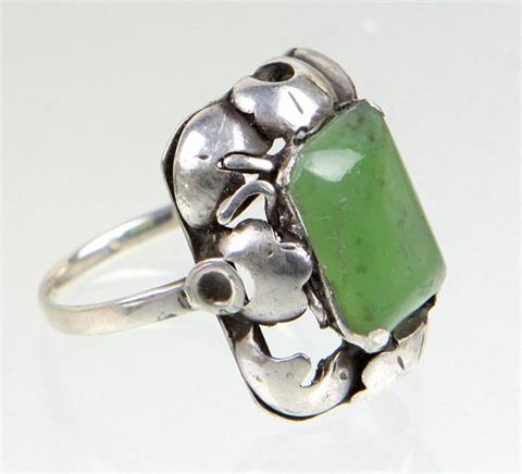 Jugendstil Ring mit Jade
